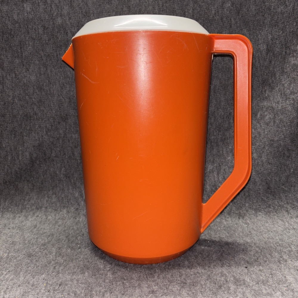 Rubbermaid Pitcher One Gallon #2718 Orange White Lid Vintage Retro